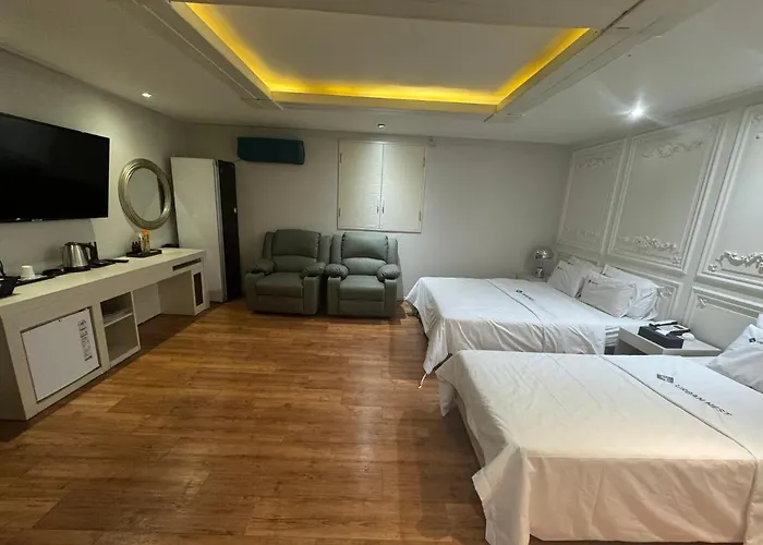 Urban Nest Hotel *
