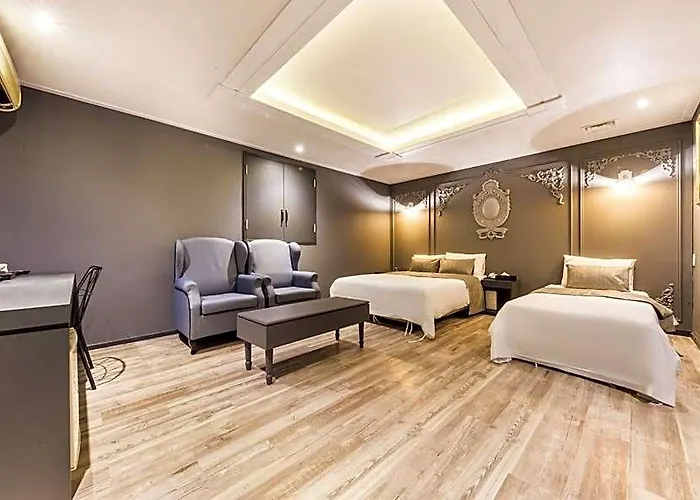 Urban Nest Hotel *