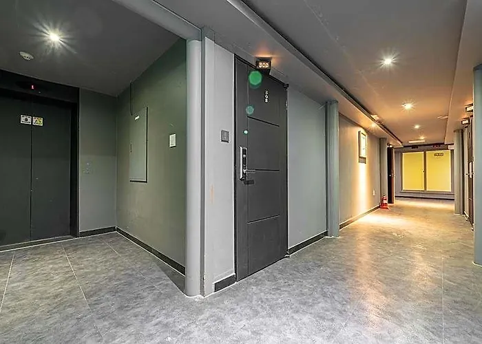 Hotel Urban Nest *
