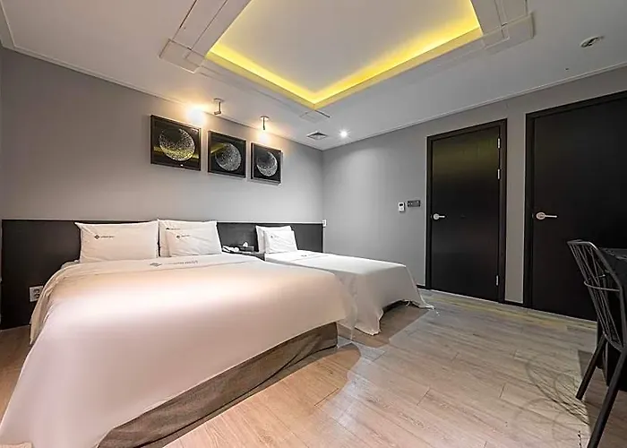 Urban Nest Hotel *