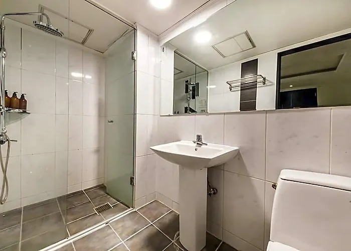 Urban Nest Hotel *