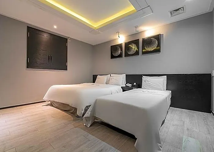 Hotel Urban Nest *