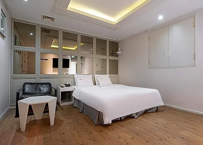 Hotel Urban Nest *