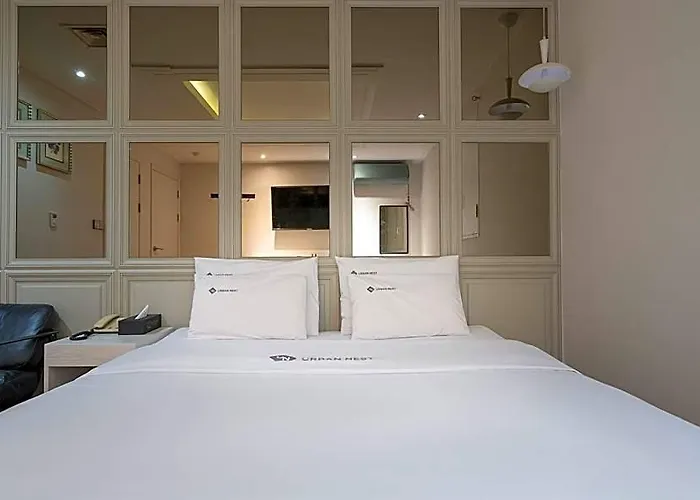 Hotel Urban Nest *
