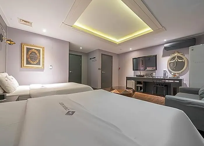 Urban Nest Hotel *